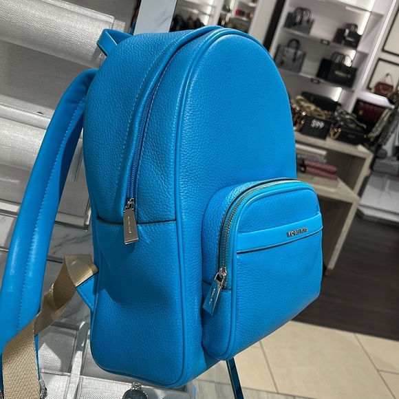 Michael Kors Bex Medium Pebbled Leather Backpack
COLOR SANTORINI BLUE
NWT - Picture 13 of 16